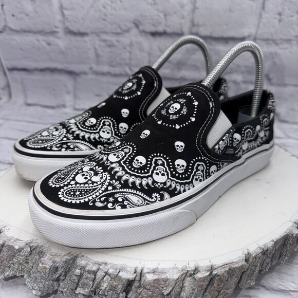 VANS Rare Classic Slip On Black Bandana Paisley Skull Print Shoes M 5.5 W 7 - Picture 3 of 7